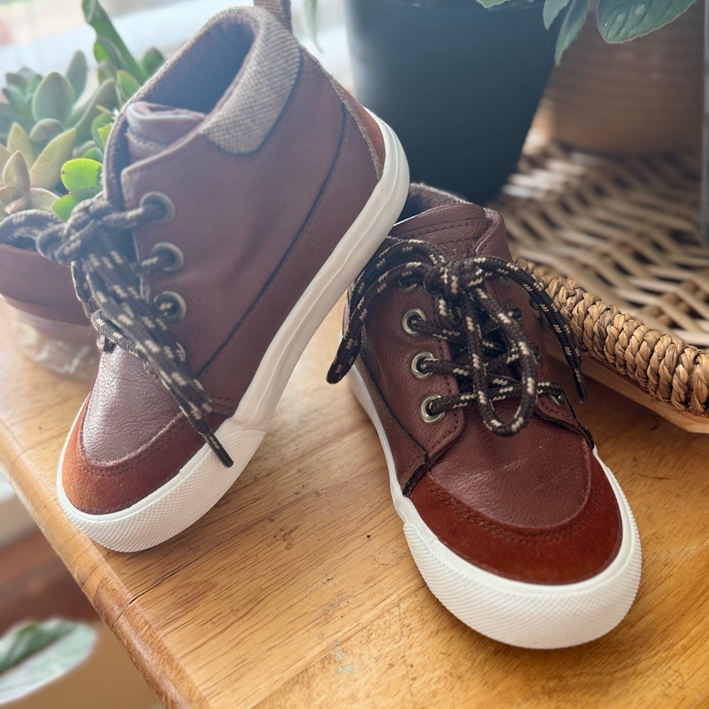 Brown boots (toddler 8c)